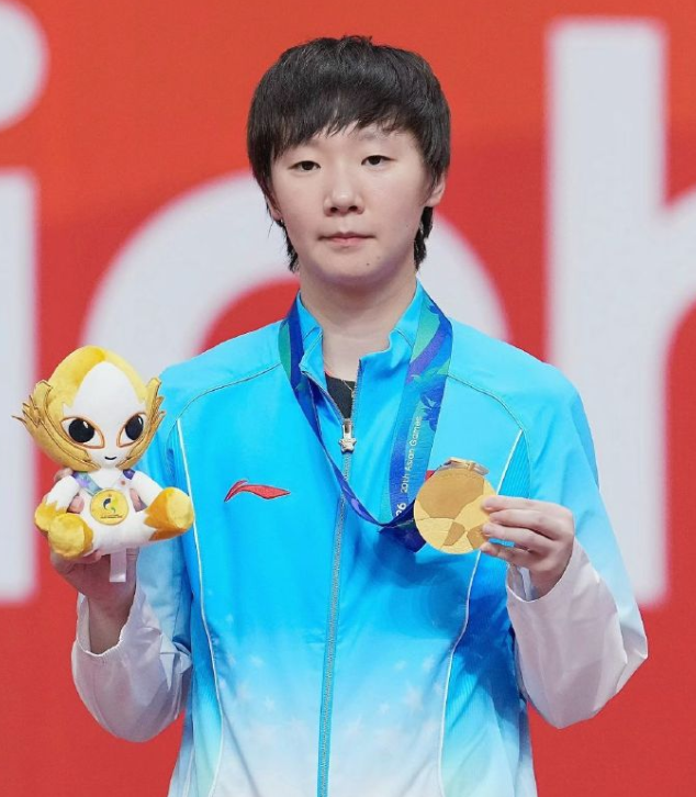 国乒马不停蹄回北京！王楚钦开心挑选零食 莎莎打哈欠 王曼昱四处张望